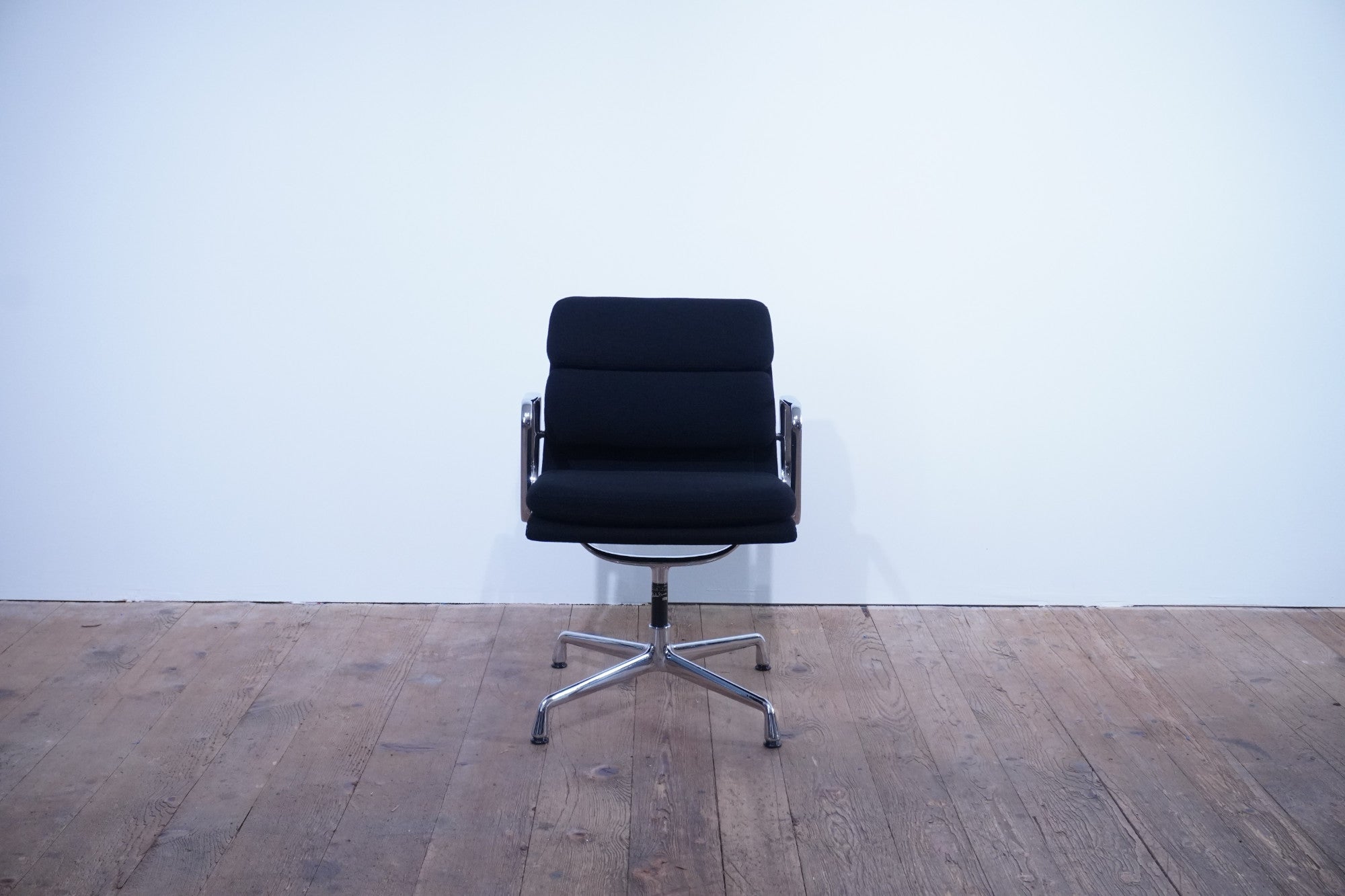 Vitra Eames Alu Chair EA208 Stoff schwarz