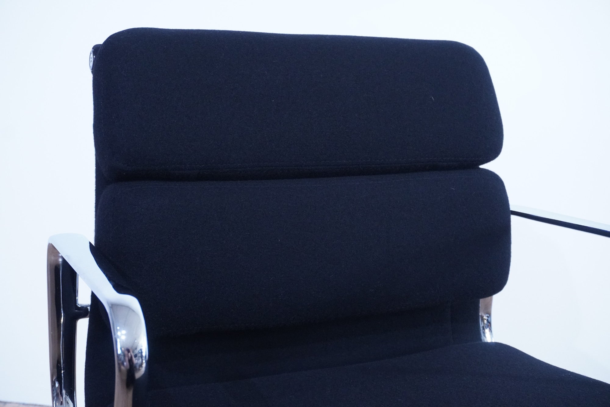 Vitra Eames Alu Chair EA208 Stoff schwarz