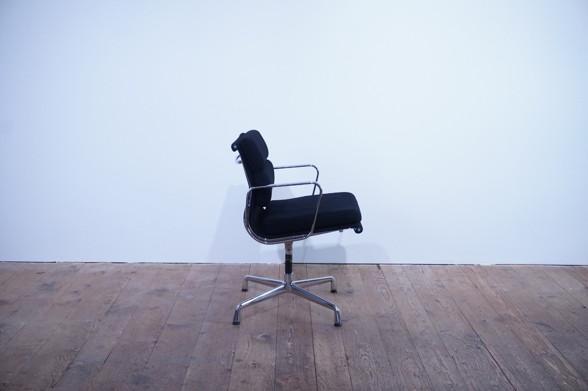 Vitra Eames Alu Chair EA208 Stoff schwarz