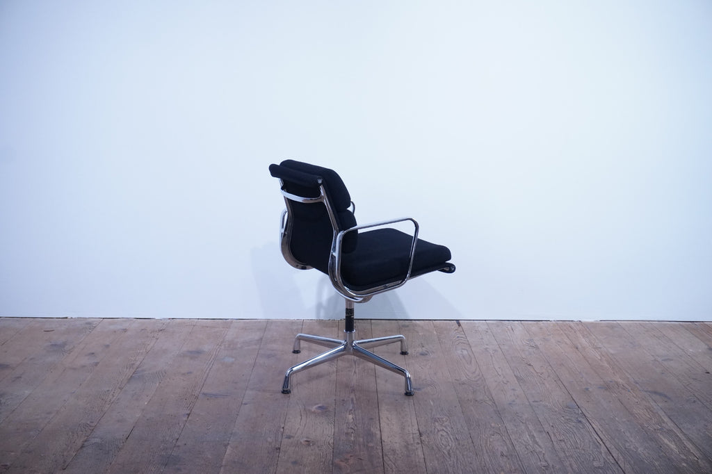 Vitra Eames Alu Chair EA208 Stoff schwarz
