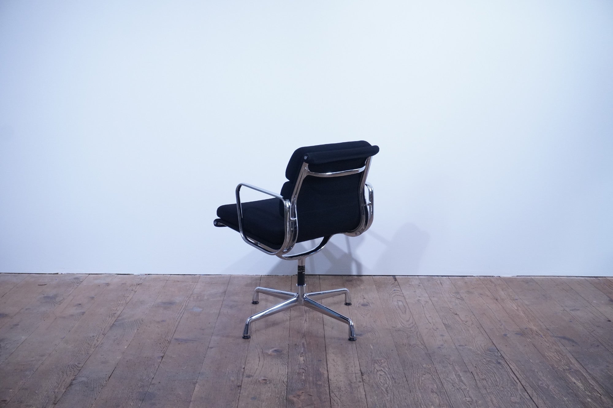 Vitra Eames Alu Chair EA208 Stoff schwarz