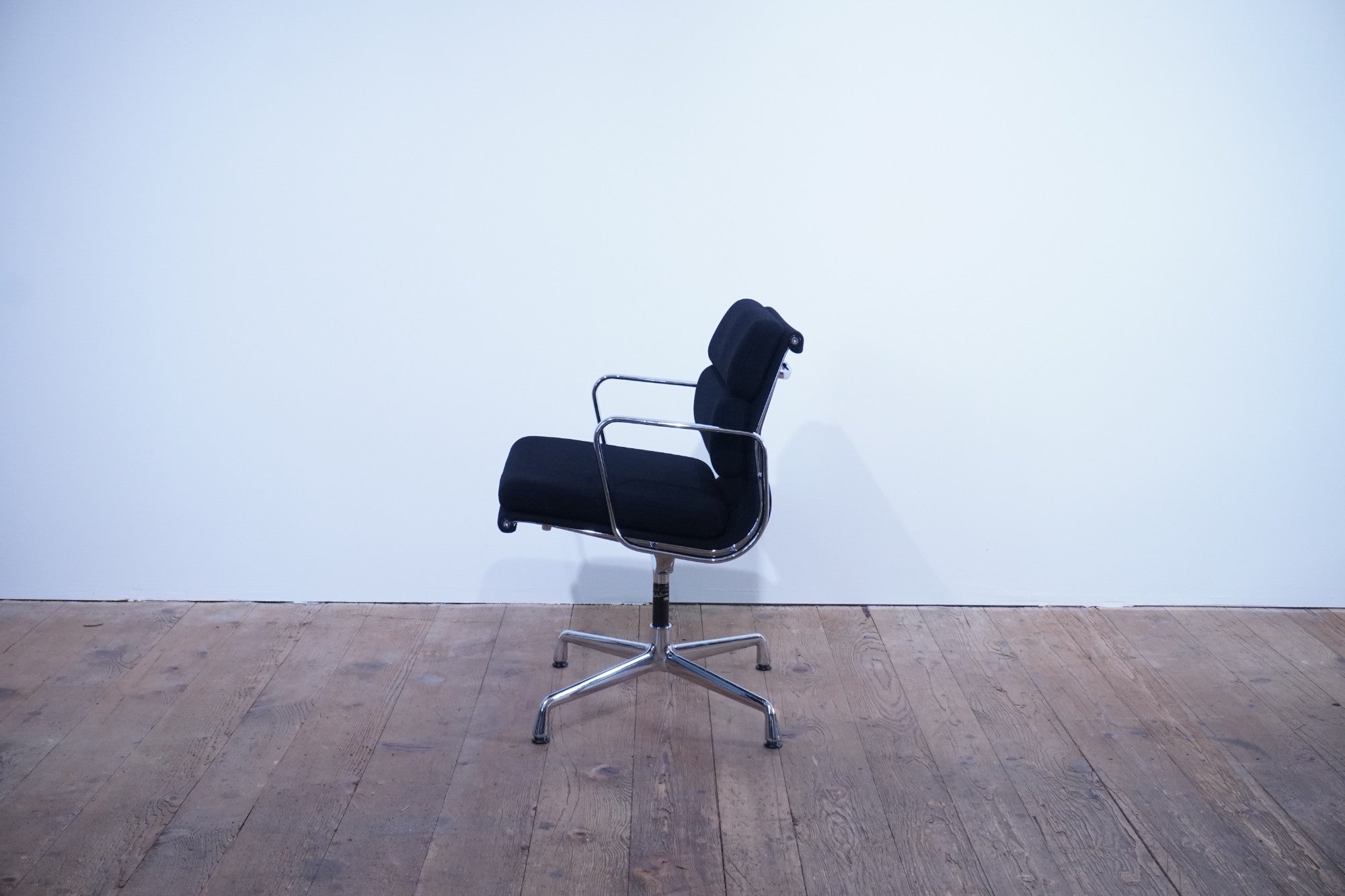 Vitra Eames Alu Chair EA208 Stoff schwarz