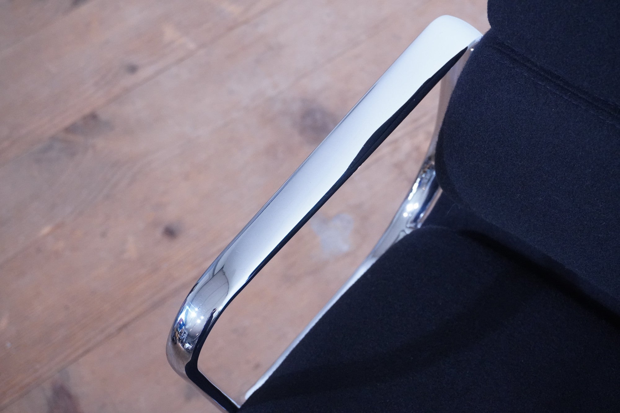 Vitra Eames Alu Chair EA208 Stoff schwarz