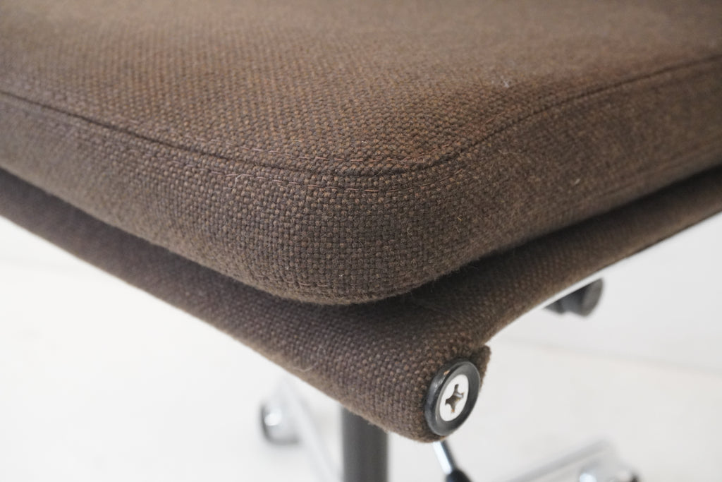 Vitra Eames Alu Chair EA217 Hopsak braun