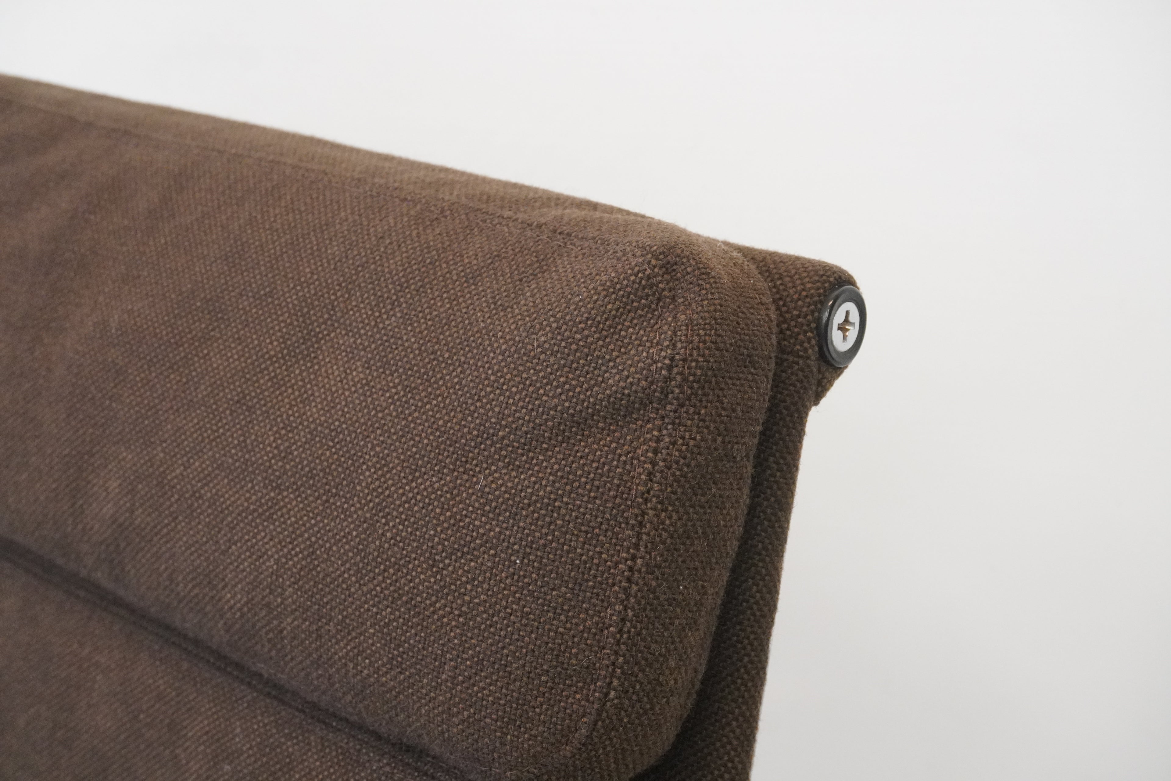 Vitra Eames Alu Chair EA217 Hopsak braun