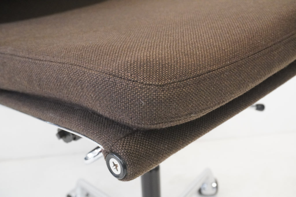 Vitra Eames Alu Chair EA217 Hopsak braun