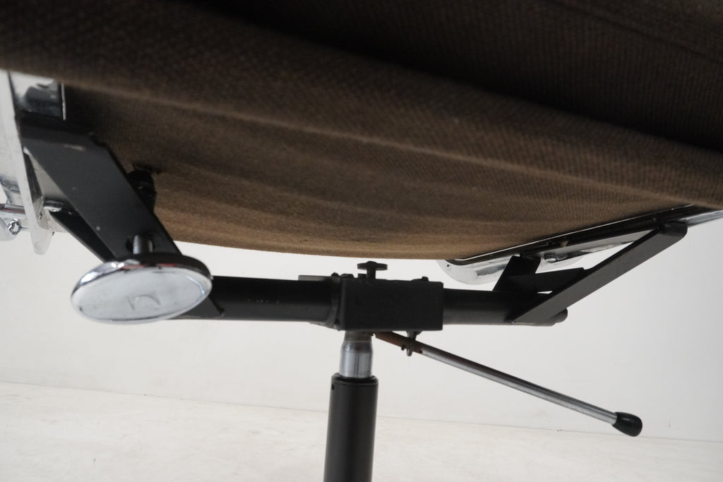 Vitra Eames Alu Chair EA217 Hopsak braun