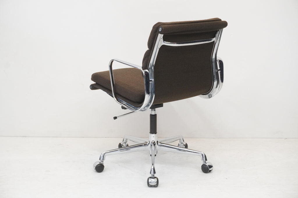 Vitra Eames Alu Chair EA217 Hopsak braun