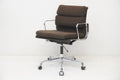 Vitra Eames Alu Chair EA217 Hopsak braun