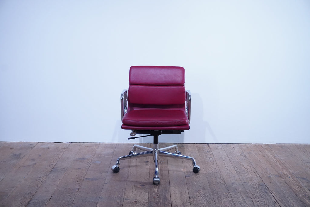 Vitra Eames Soft Pad Chair EA217 Leder rot