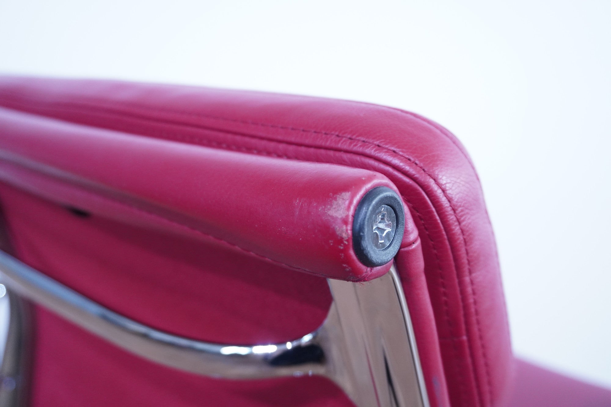 Vitra Eames Soft Pad Chair EA217 Leder rot