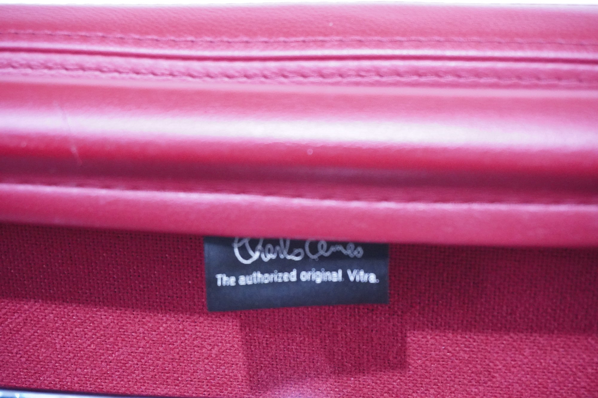 Vitra Eames Soft Pad Chair EA217 Leder rot
