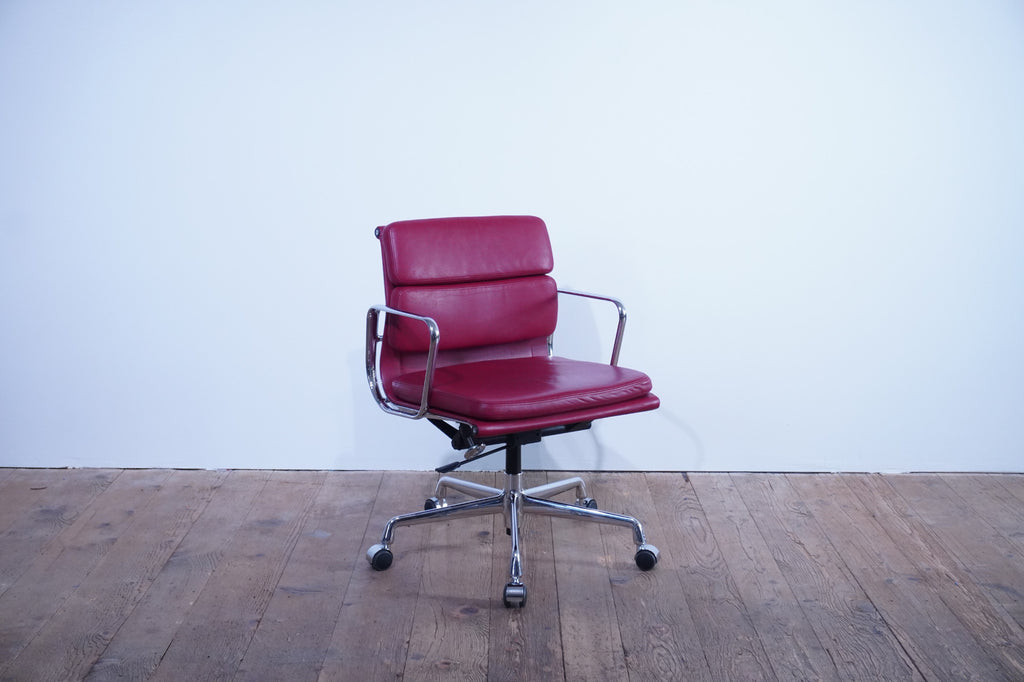 Vitra Eames Soft Pad Chair EA217 Leder rot