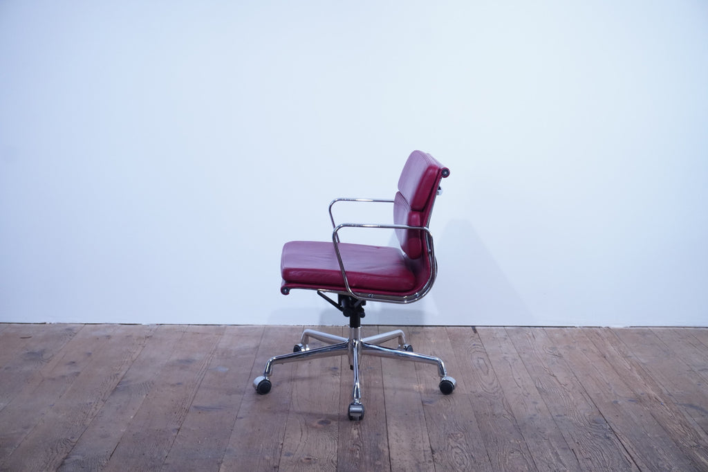 Vitra Eames Soft Pad Chair EA217 Leder rot