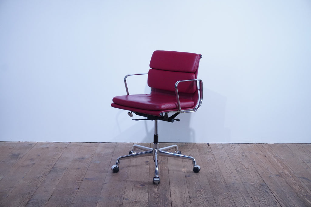 Vitra Eames Soft Pad Chair EA217 Leder rot