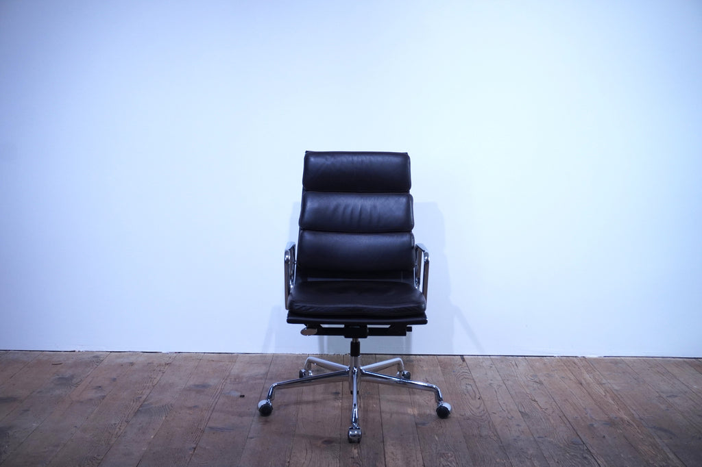 Vitra Soft Pad EA219 Leder chocolate Kontrastnaht