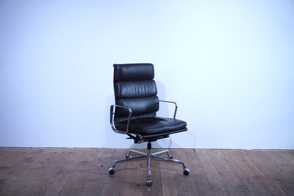 Vitra Soft Pad EA219 Leder chocolate Kontrastnaht