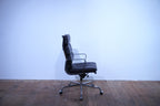 Vitra Soft Pad EA219 Leder chocolate Kontrastnaht