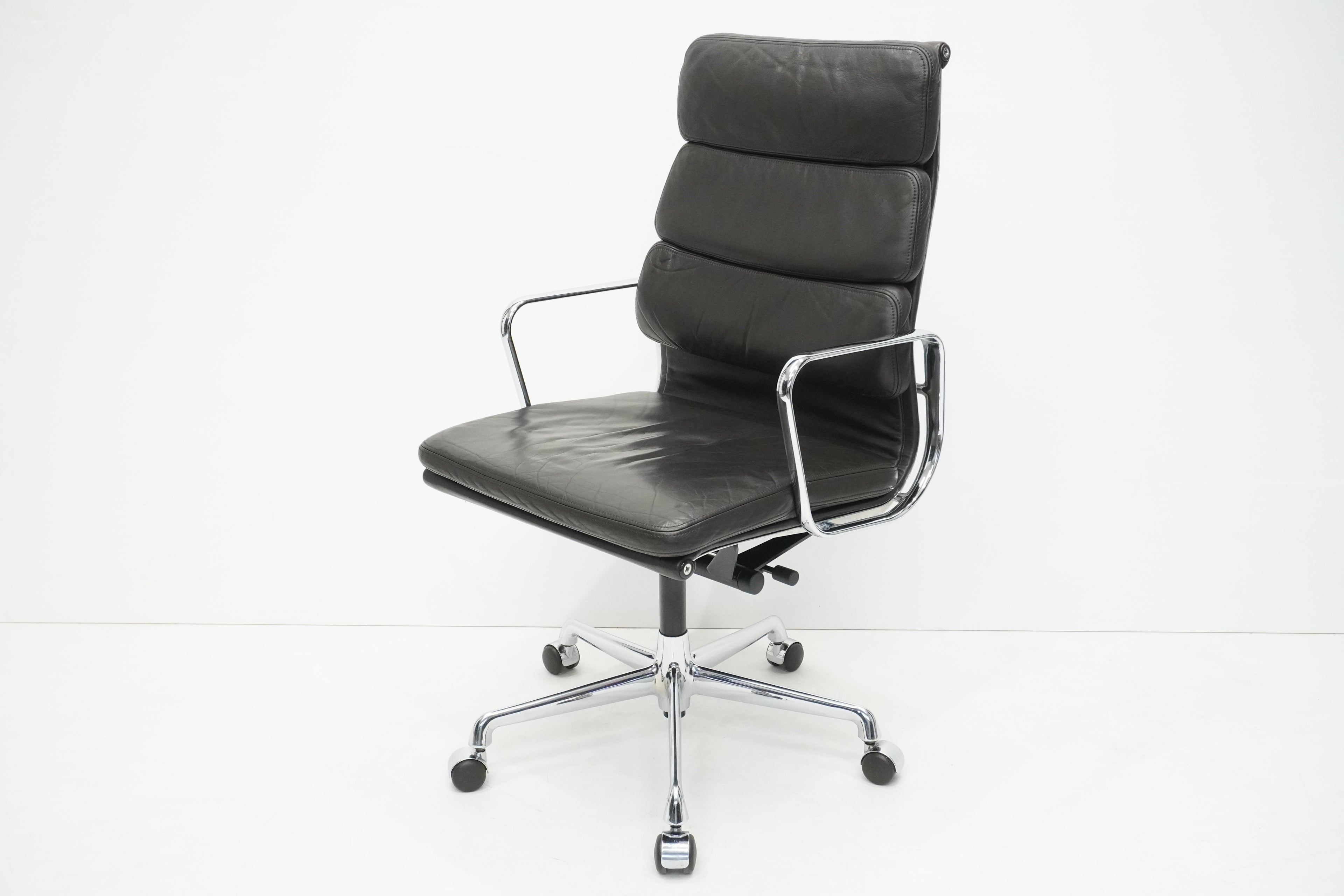 Vitra Soft Pad EA219 Leder chocolate
