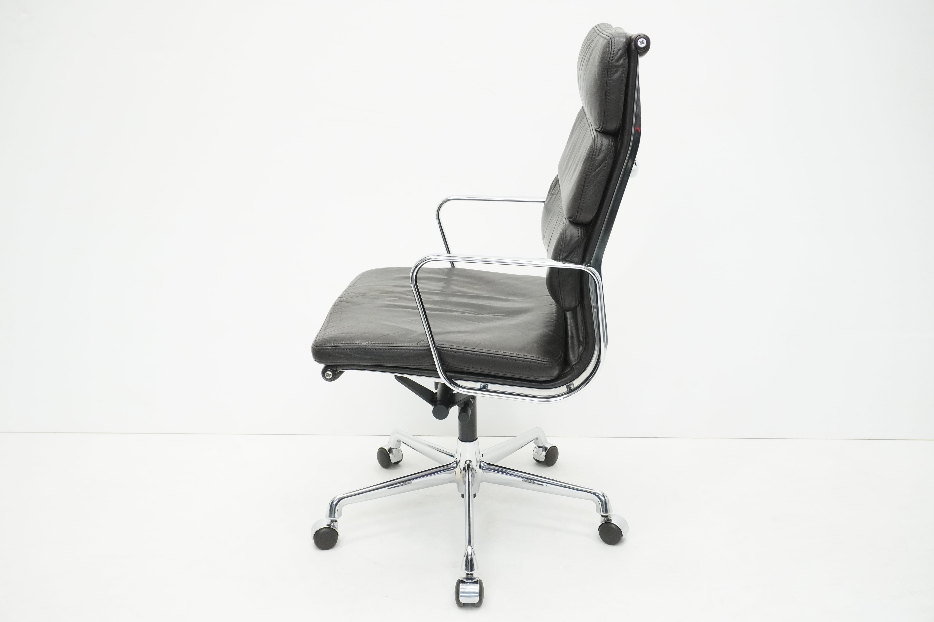 Vitra Soft Pad EA219 Leder chocolate