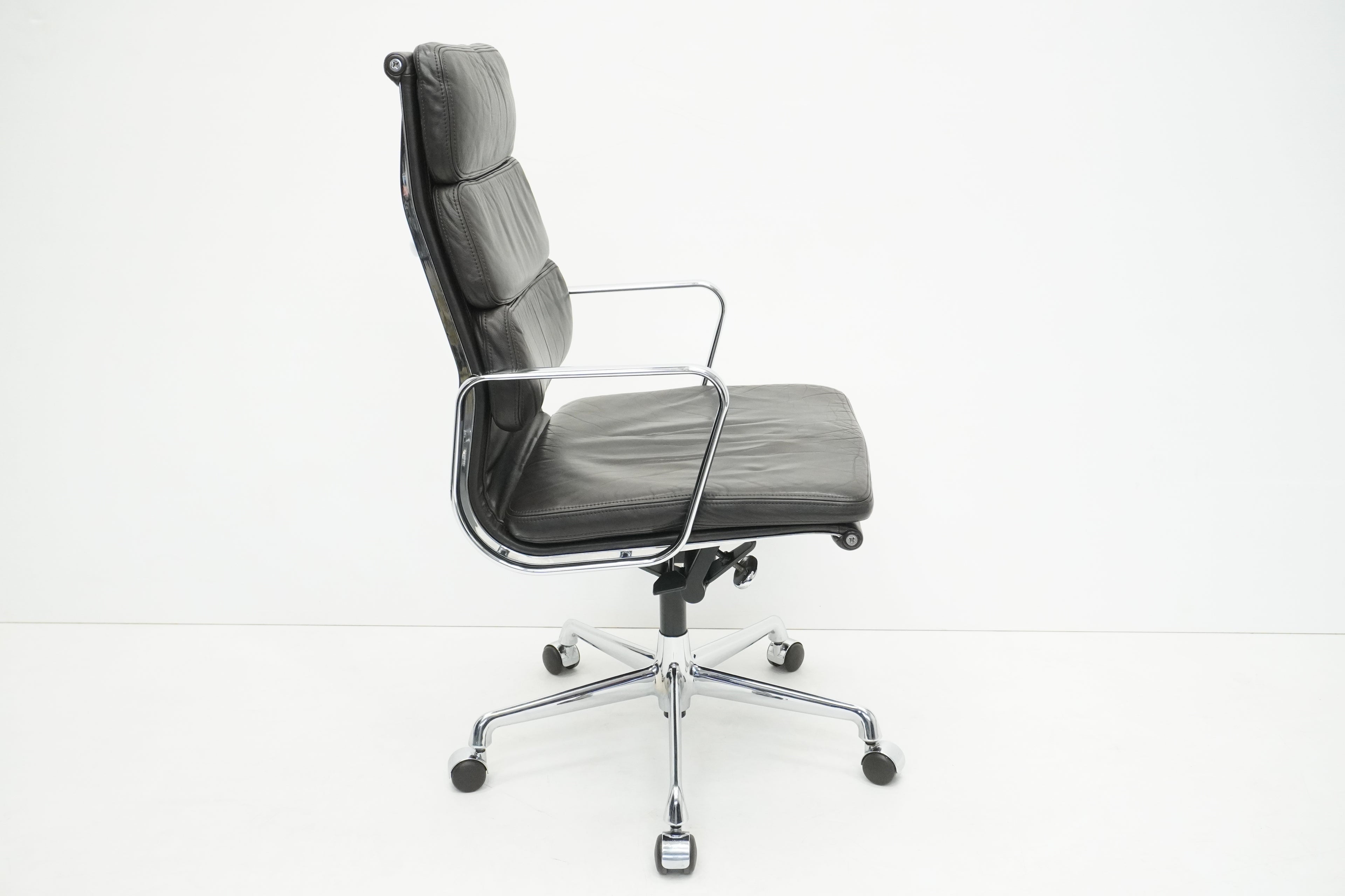 Vitra Soft Pad EA219 Leder chocolate