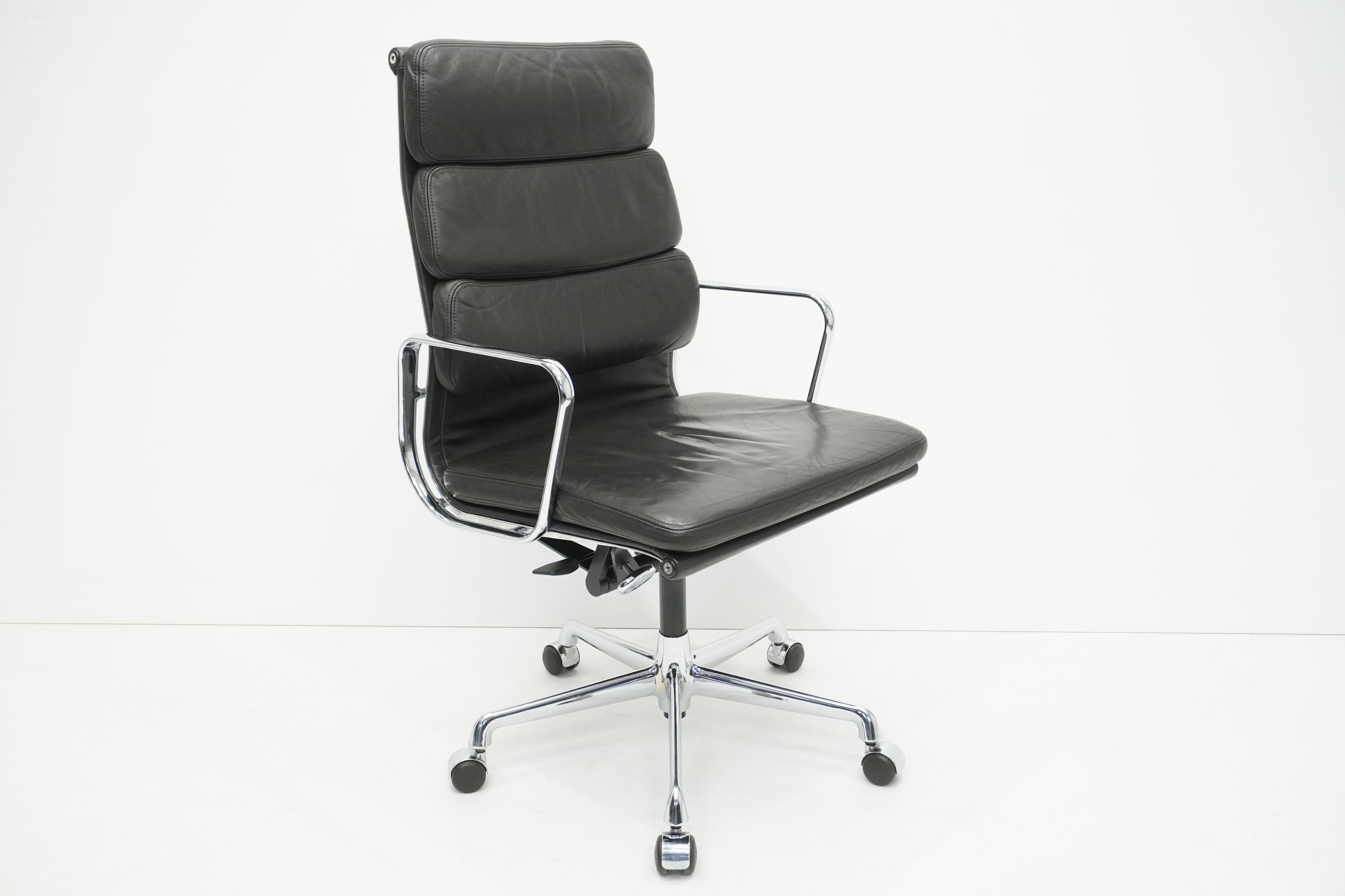 Vitra Soft Pad EA219 Leder chocolate