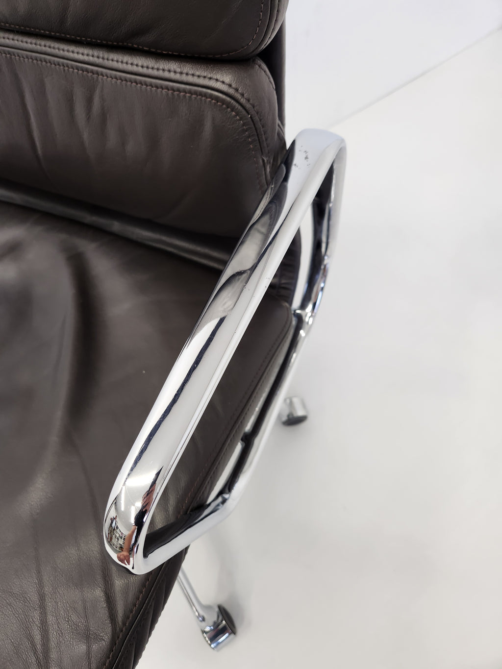 Vitra Soft Pad EA219 Leder chocolate