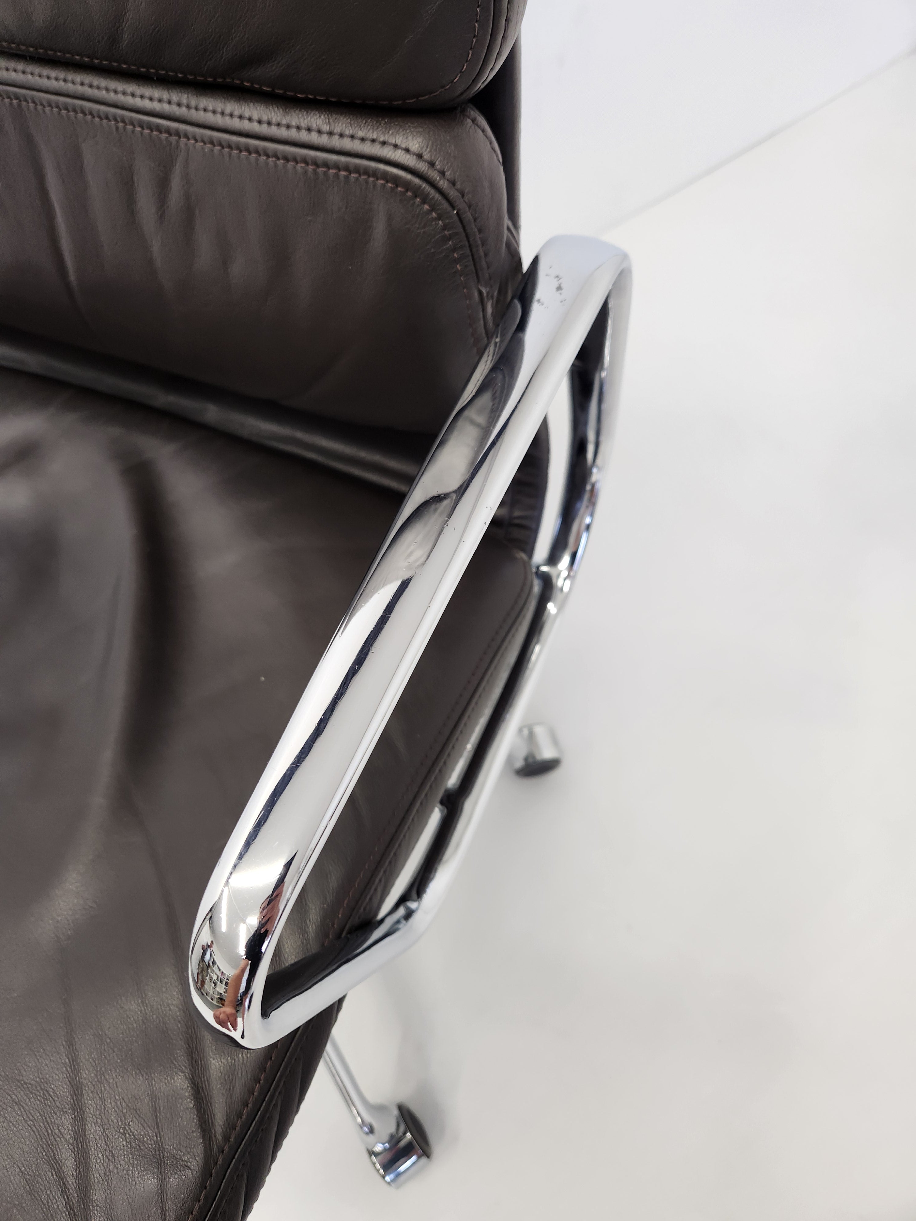Vitra Soft Pad EA219 Leder chocolate