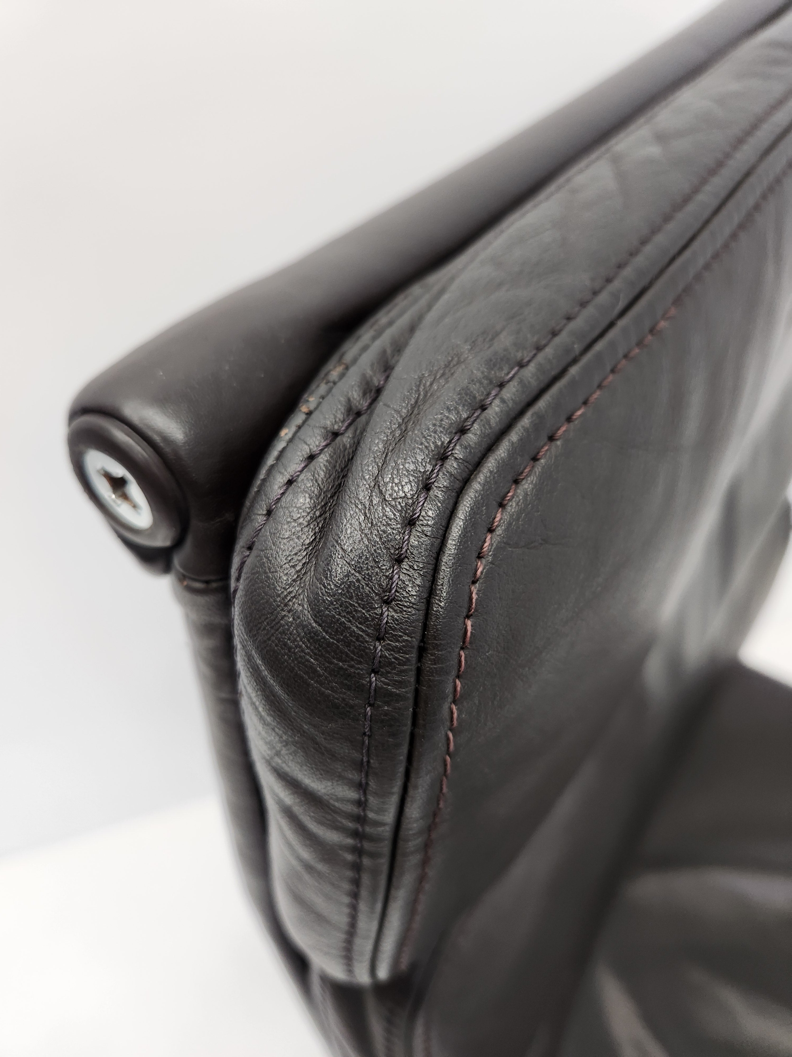 Vitra Soft Pad EA219 Leder chocolate