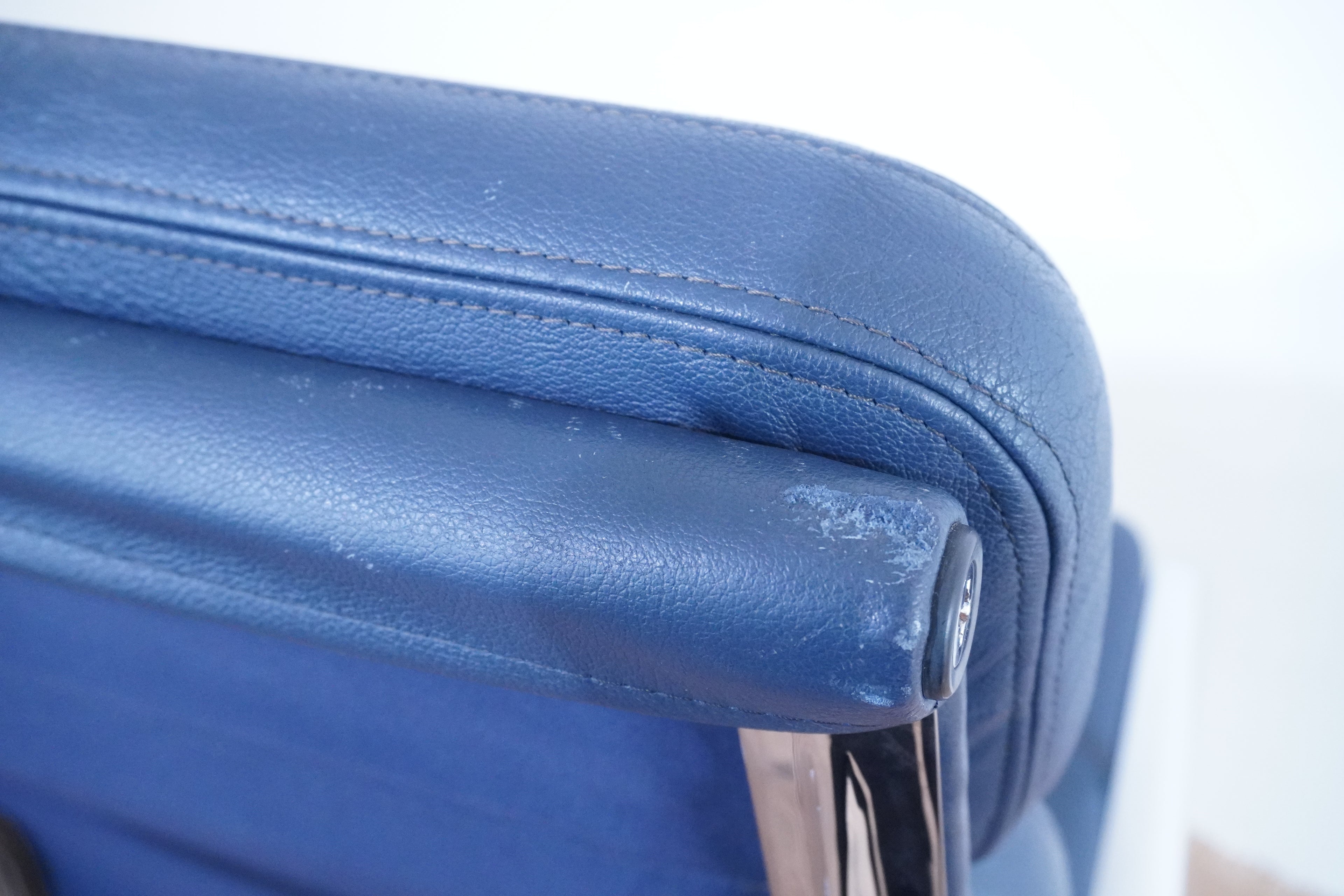 Vitra Eames Soft Pad EA219 Leder dunkelblau