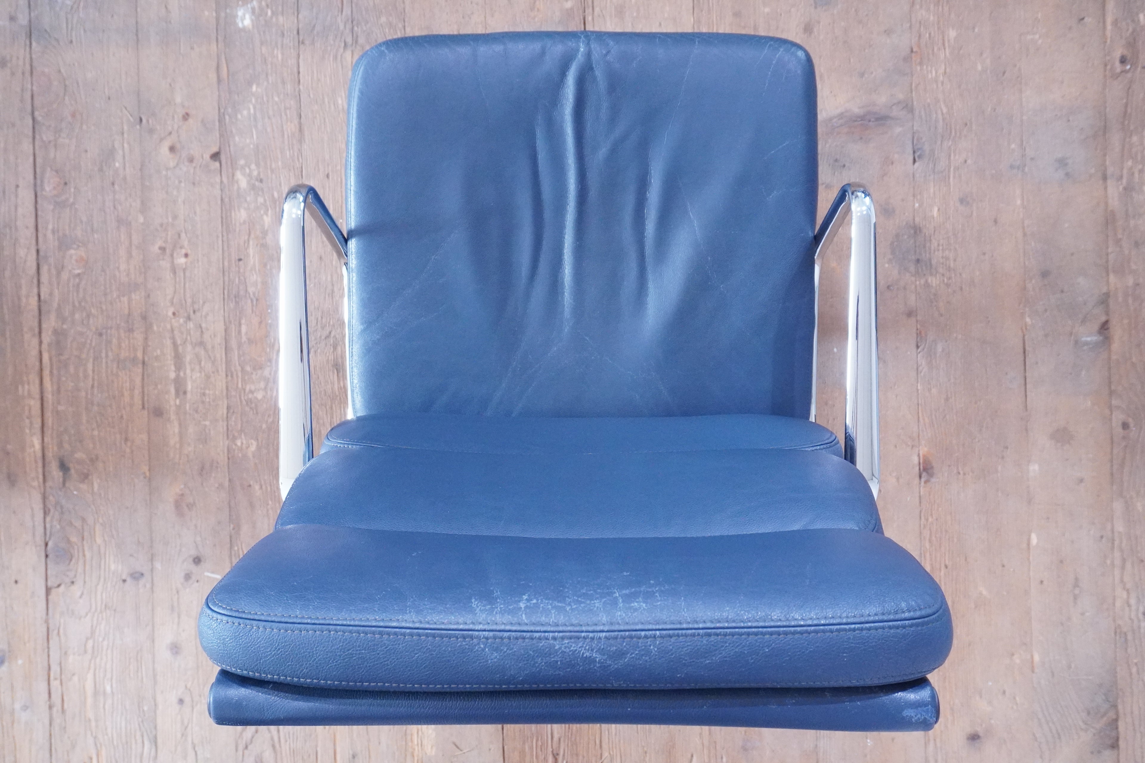 Vitra Eames Soft Pad EA219 Leder dunkelblau