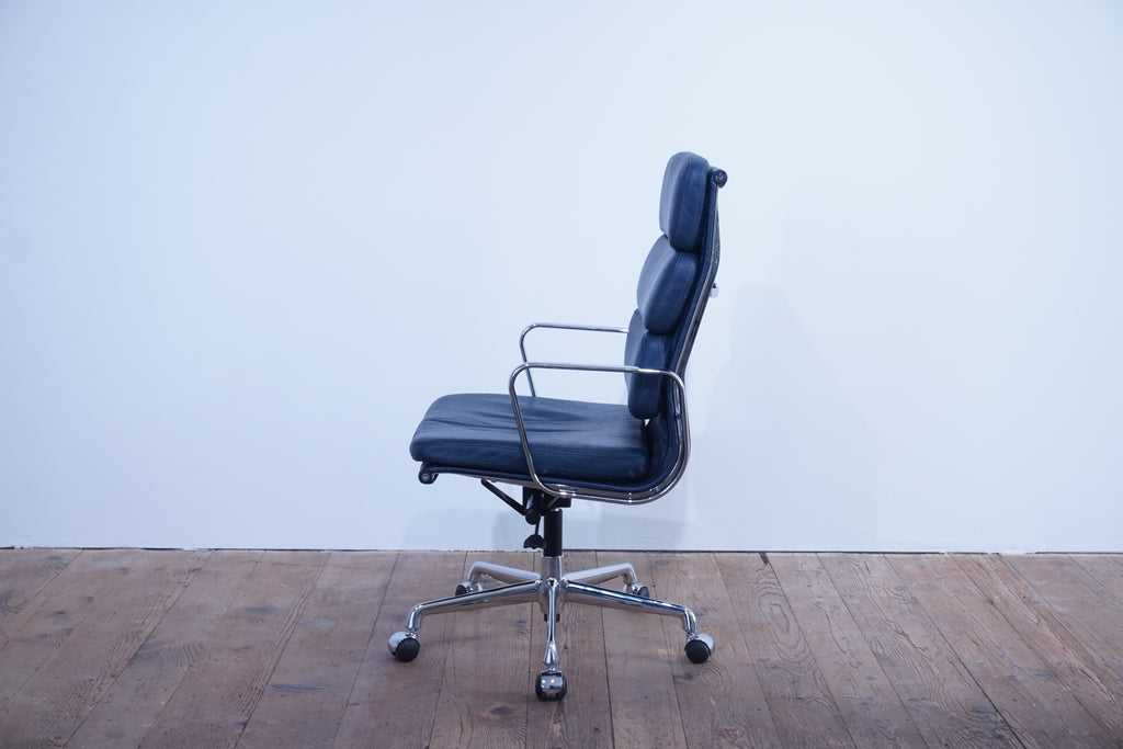 Vitra Eames Soft Pad EA219 Leder dunkelblau