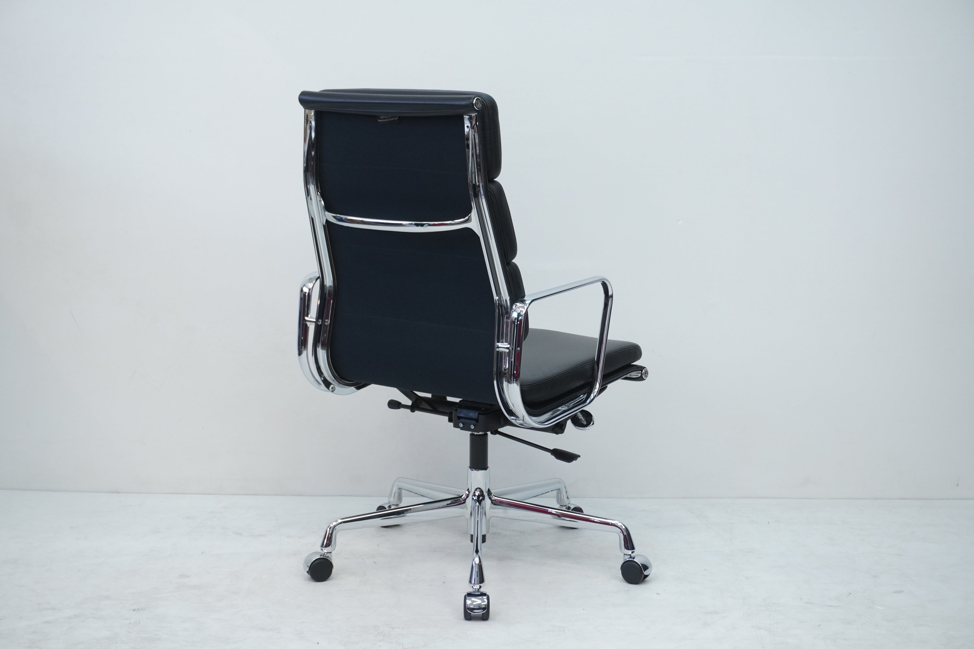 Vitra Eames Soft Pad EA219 Leder nero