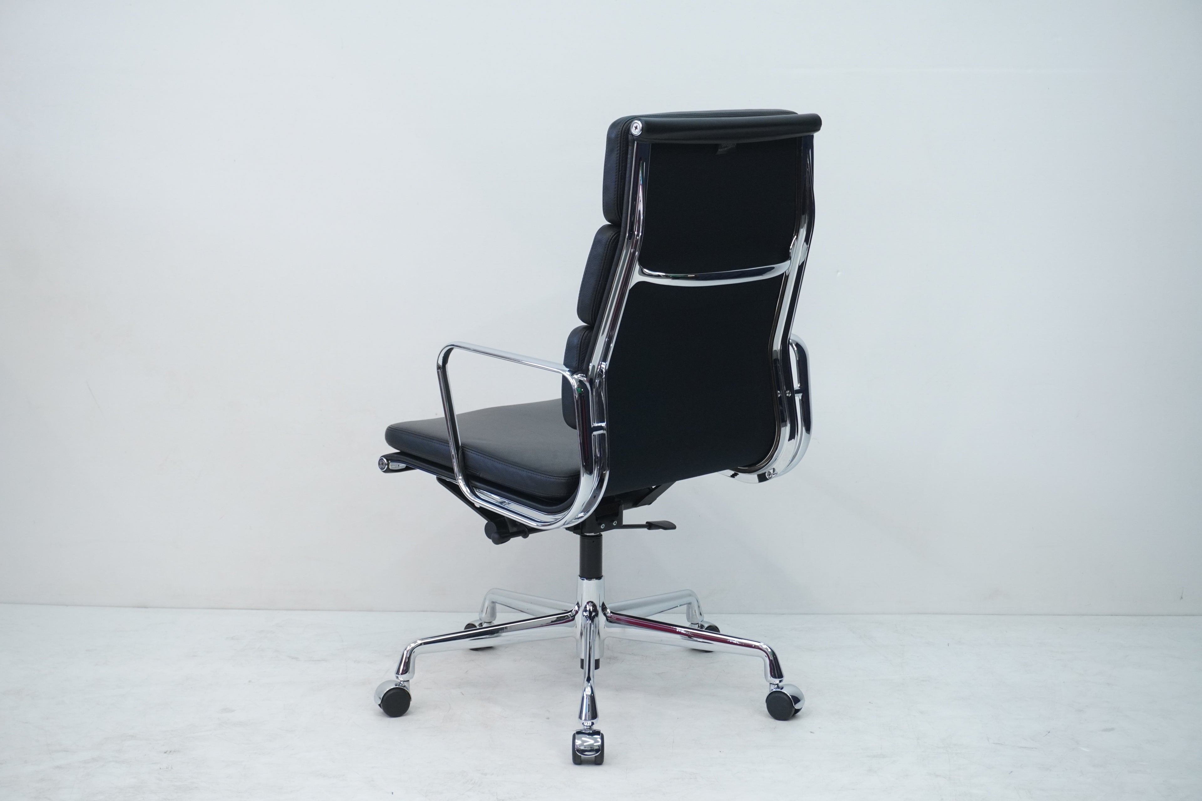 Vitra Eames Soft Pad EA219 Leder nero