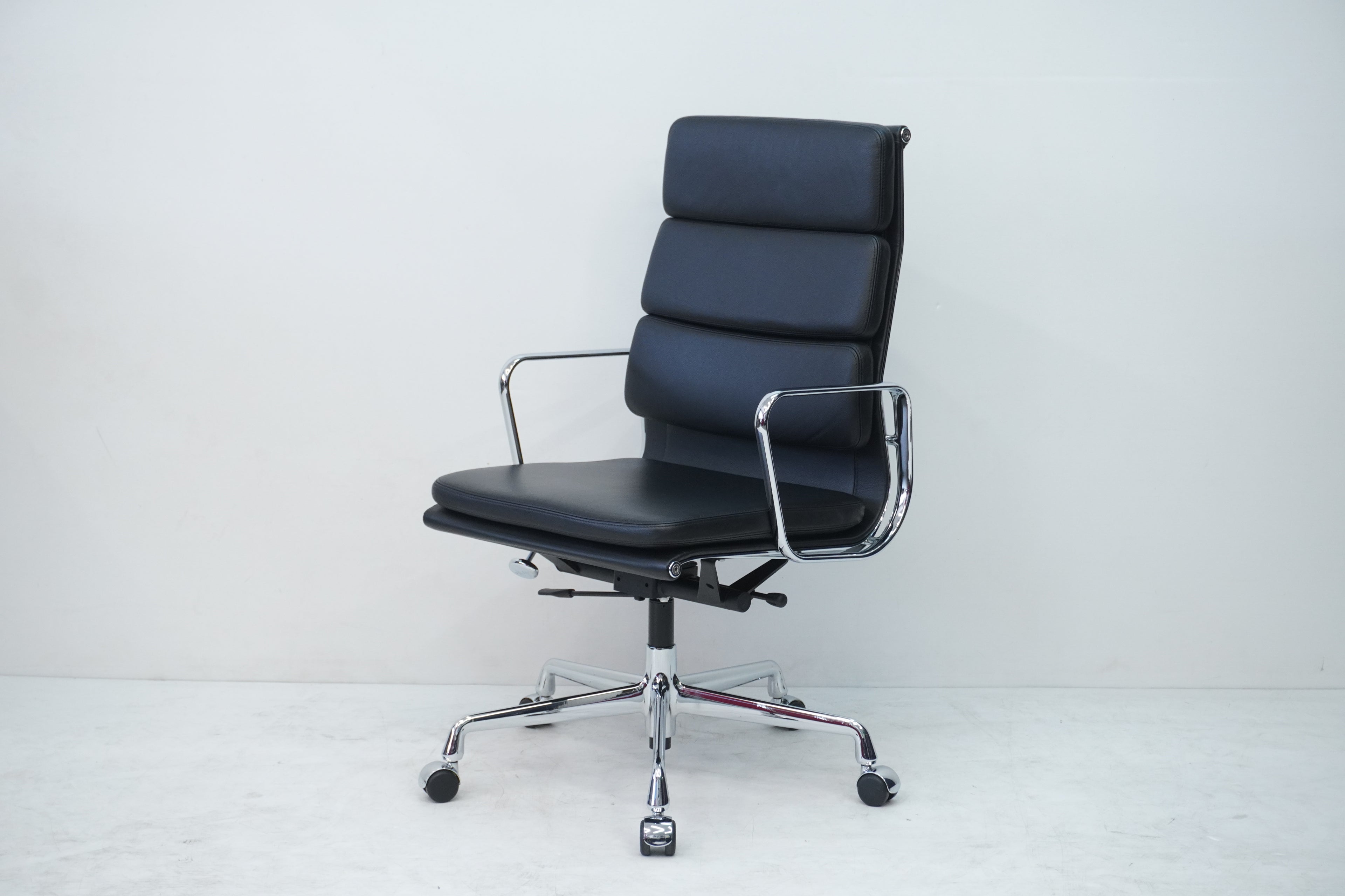 Vitra Eames Soft Pad EA219 Leder nero