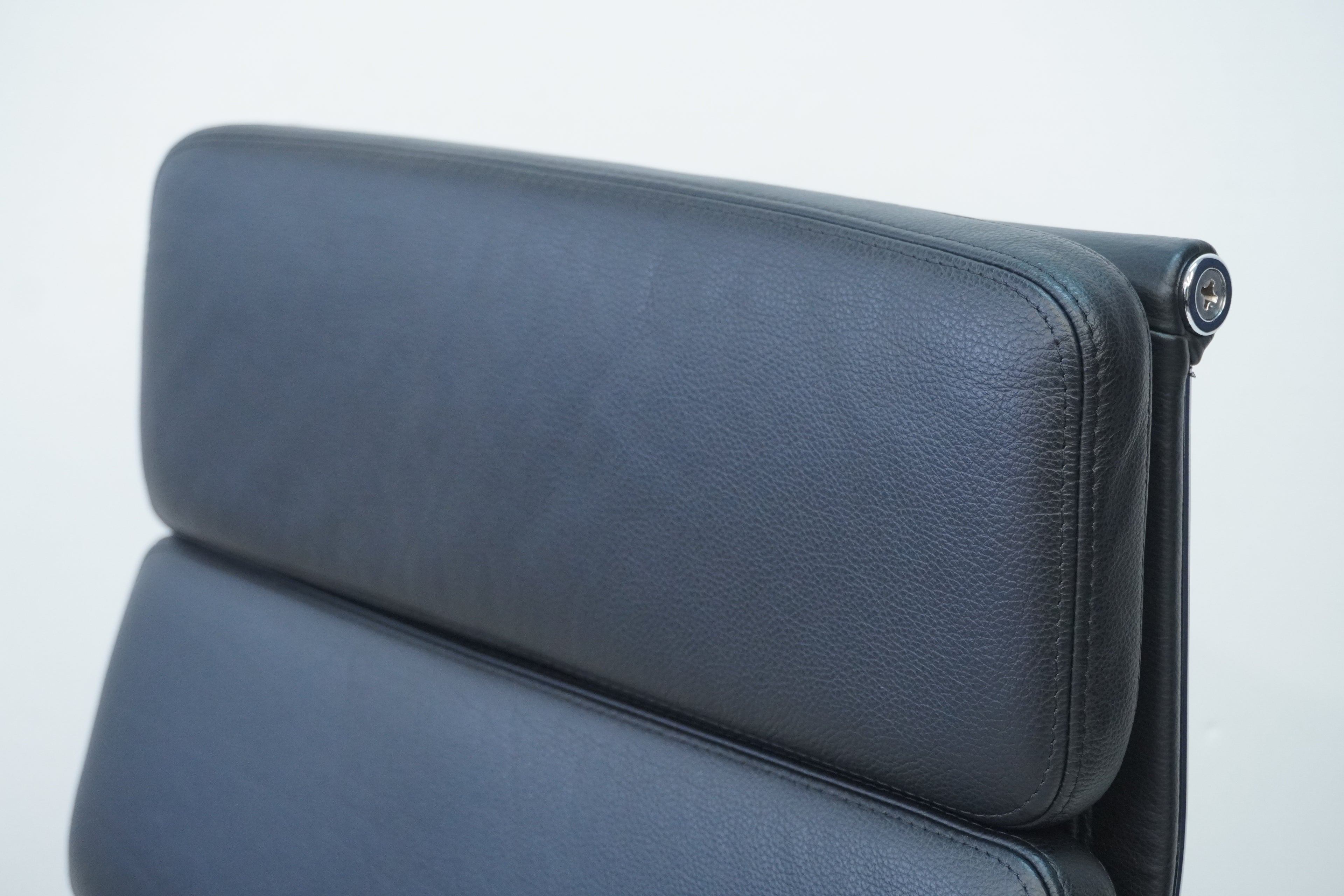 Vitra Eames Soft Pad EA219 Leder nero