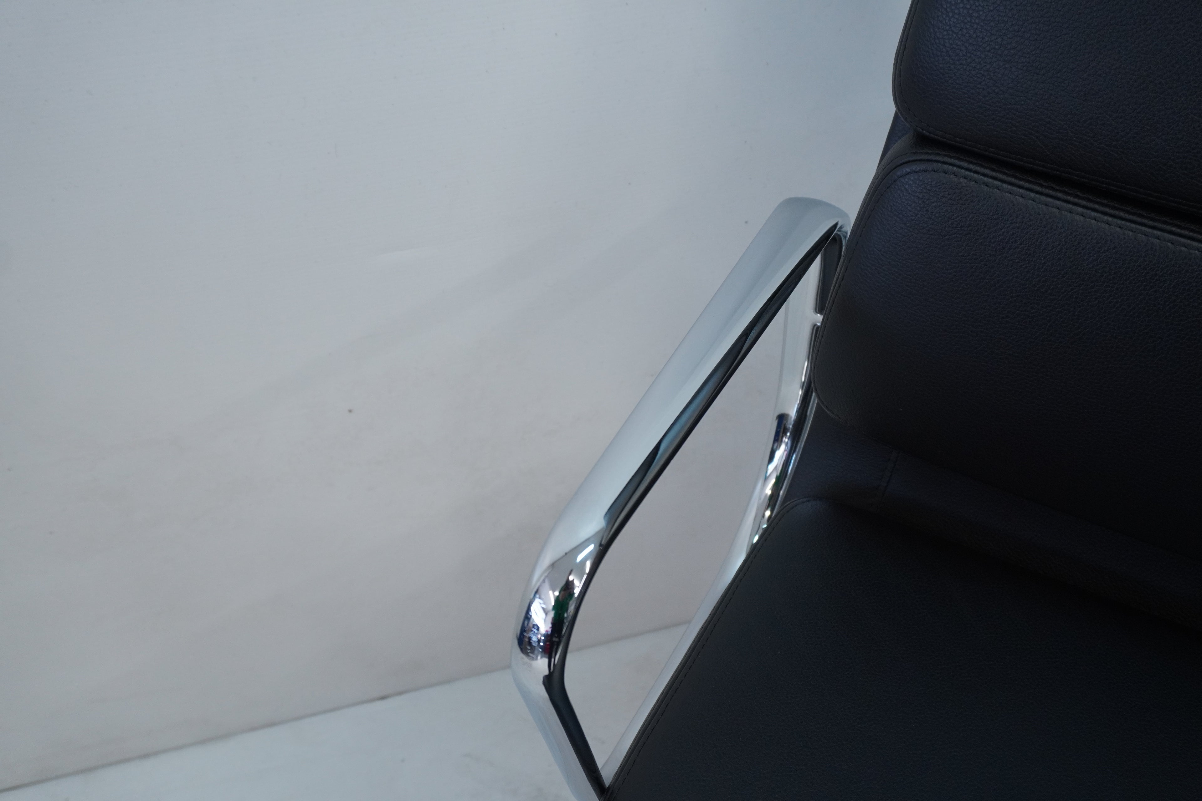 Vitra Eames Soft Pad EA219 Leder nero