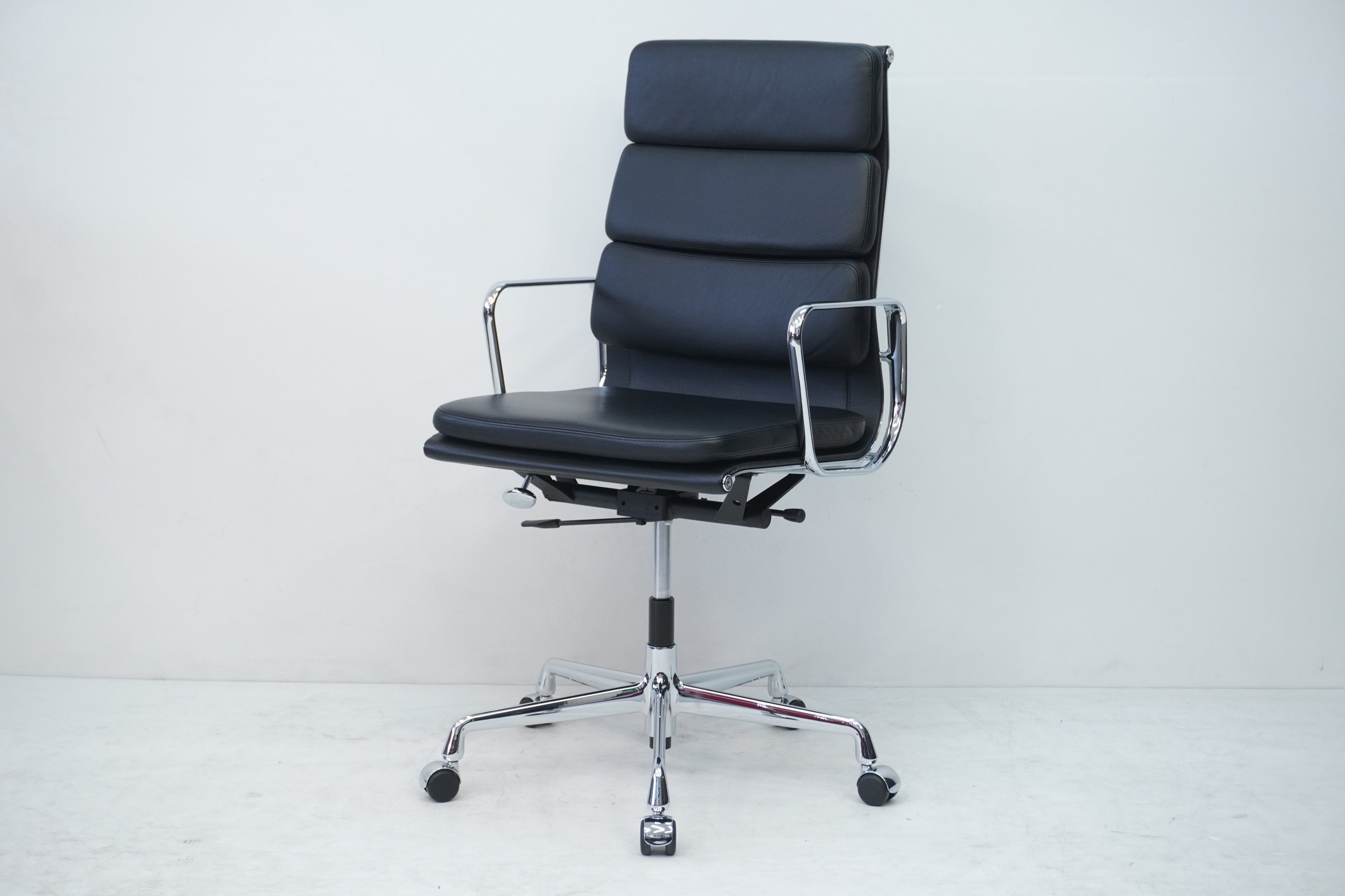Vitra Eames Soft Pad EA219 Leder nero