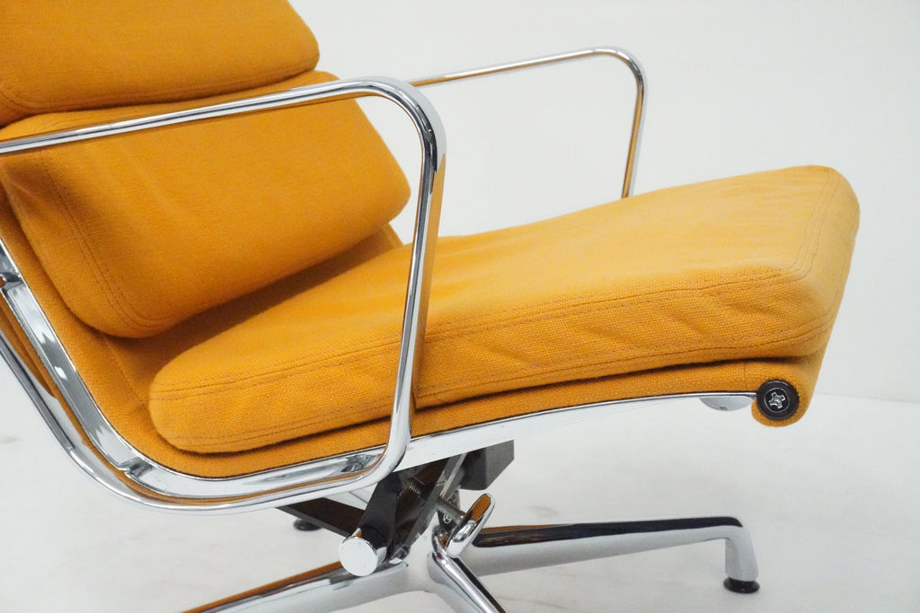 Vitra Eames Soft Pad Lounge Chair EA222 goldgelb