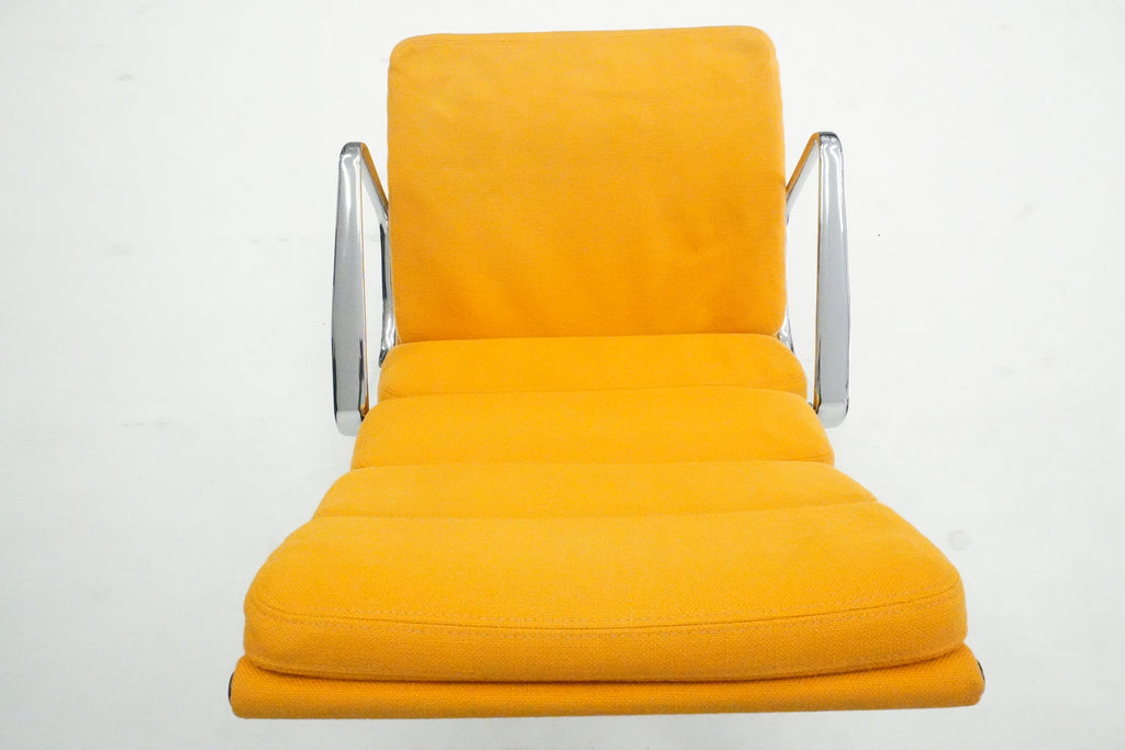 Vitra Eames Soft Pad Lounge Chair EA222 goldgelb