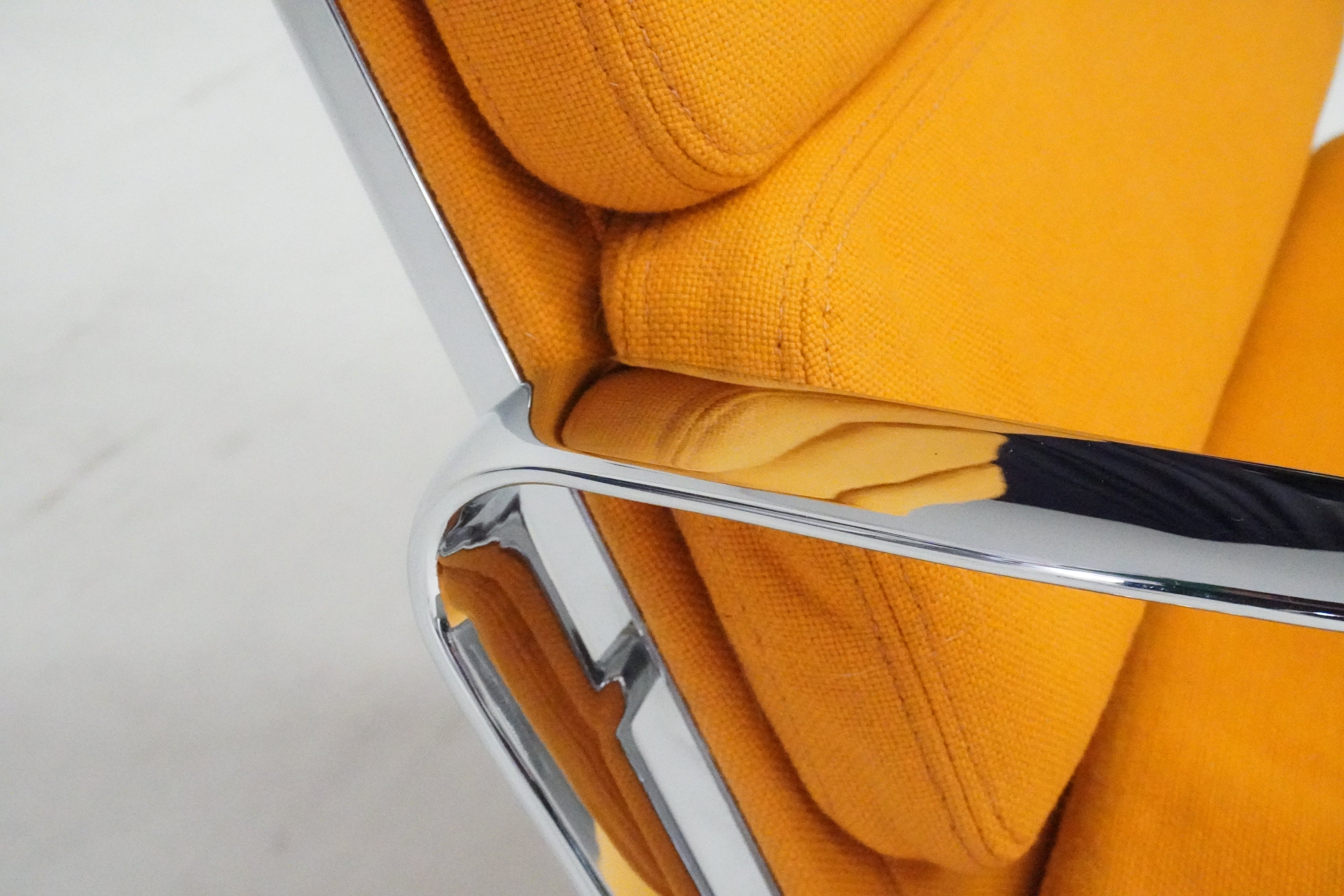 Vitra Eames Soft Pad Lounge Chair EA222 goldgelb