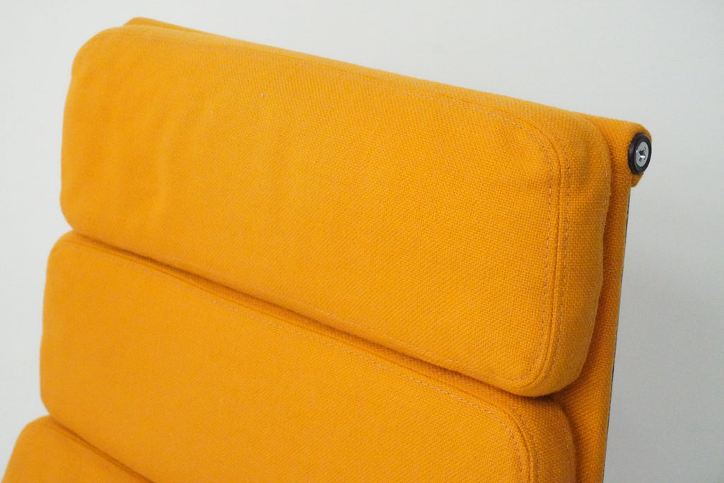 Vitra Eames Soft Pad Lounge Chair EA222 goldgelb