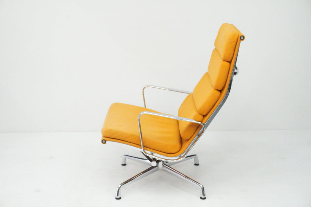 Vitra Eames Soft Pad Lounge Chair EA222 goldgelb
