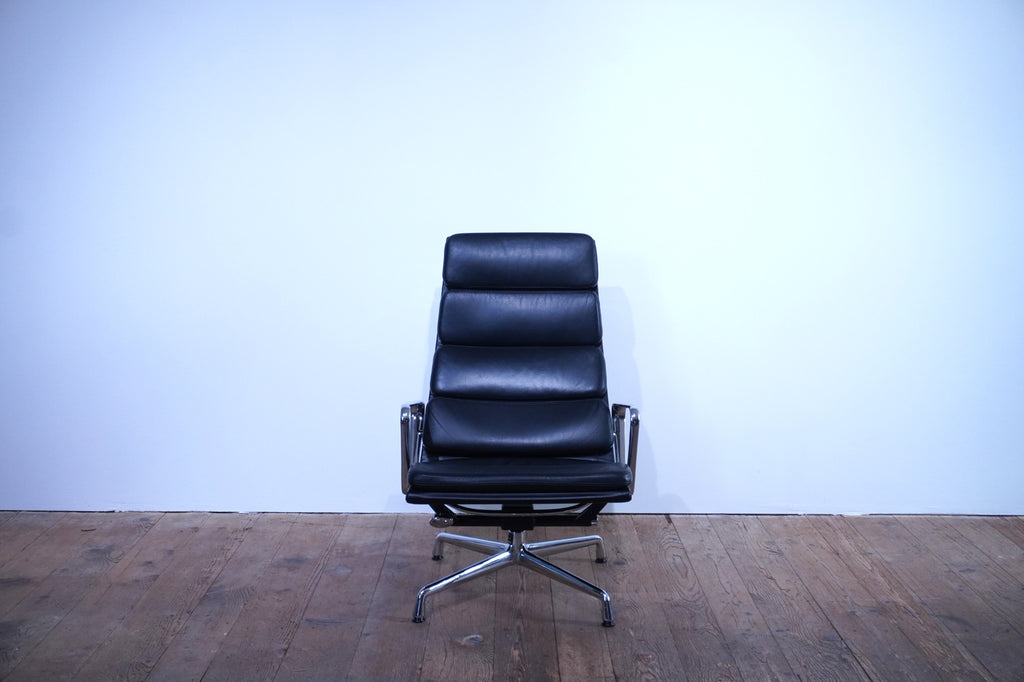 Vitra Eames Soft Pad Lounge Chair EA222 Leder nero