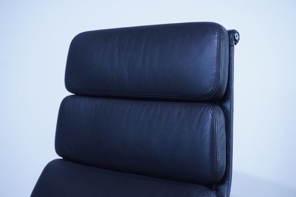 Vitra Eames Soft Pad Lounge Chair EA222 Leder nero