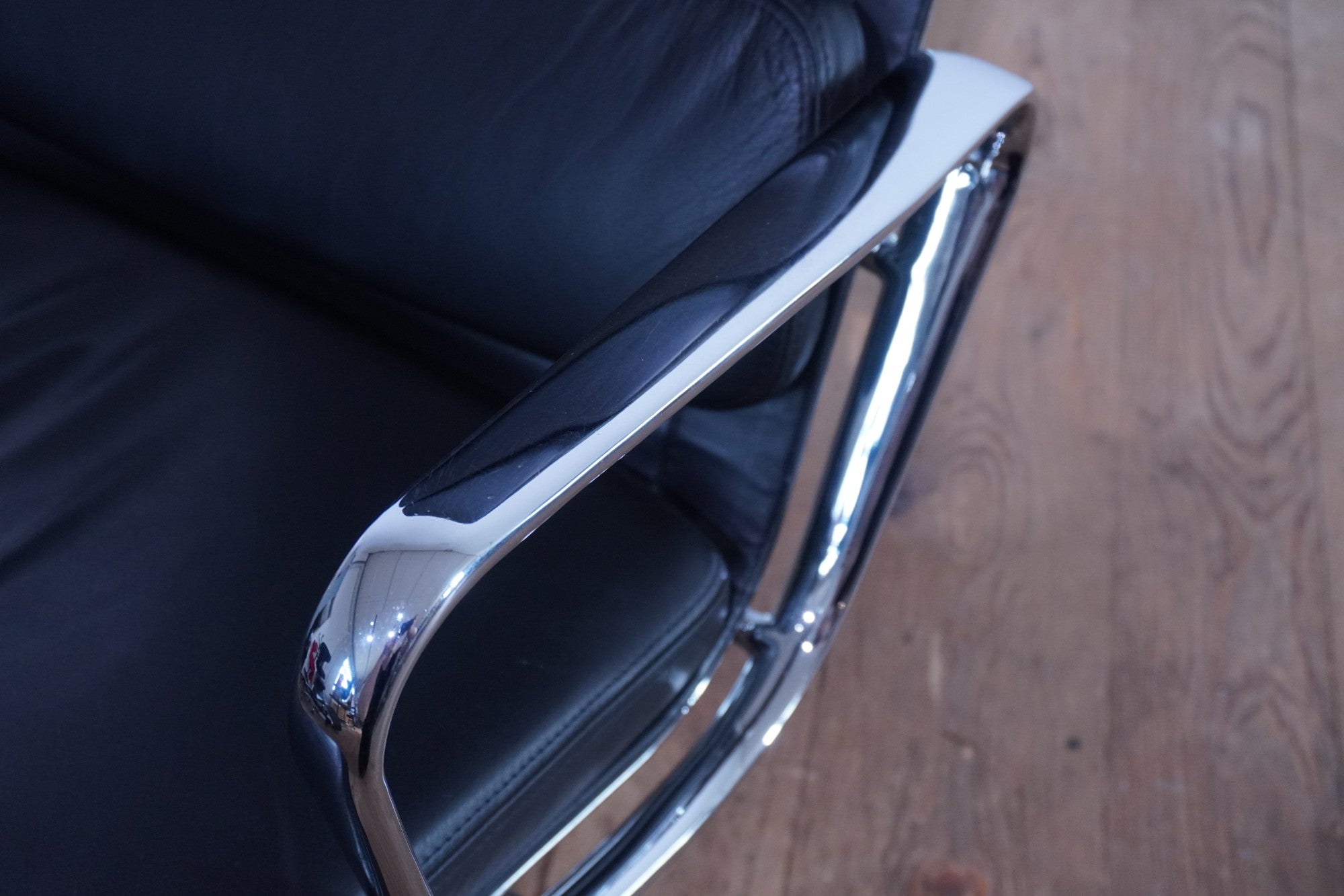 Vitra Eames Soft Pad Lounge Chair EA222 Leder nero