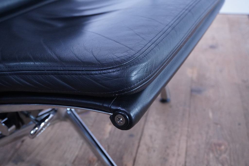 Vitra Eames Soft Pad Lounge Chair EA222 Leder nero