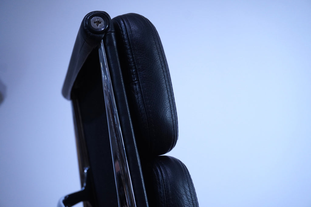 Vitra Eames Soft Pad Lounge Chair EA222 Leder nero