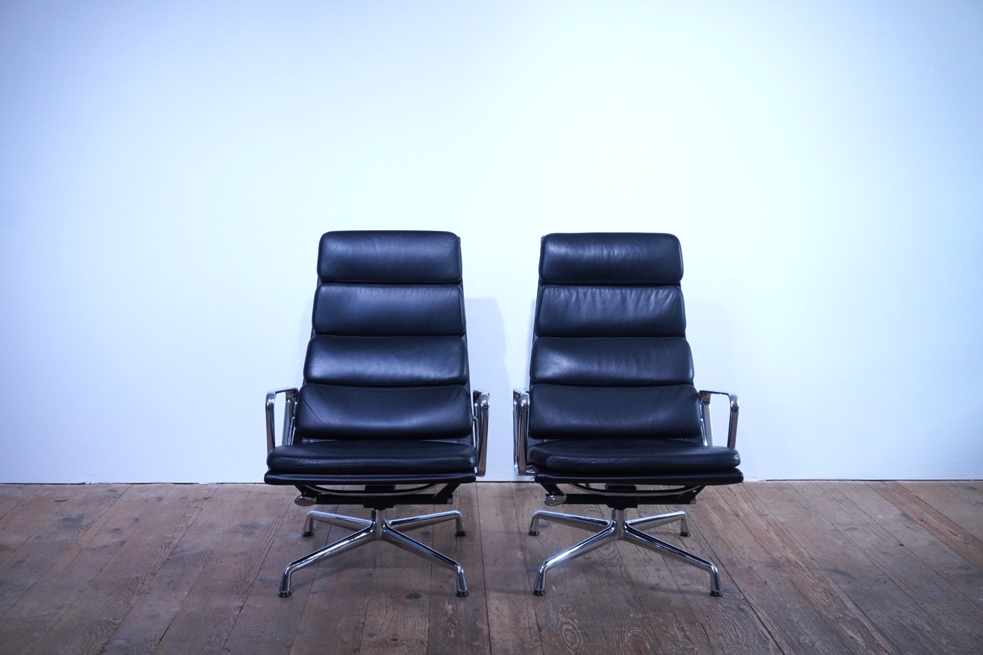 Vitra Eames Soft Pad Lounge Chair EA222 Leder nero