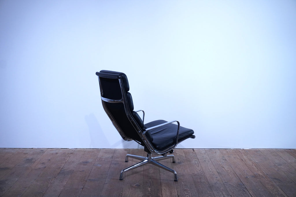 Vitra Eames Soft Pad Lounge Chair EA222 Leder nero